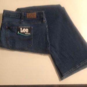 NWT - Women’s Lee Mid rise Regular FitJeans Regular Boot Cut Jeans